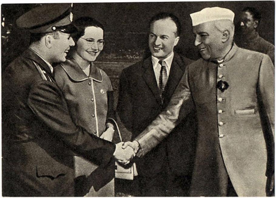 Yuri Gagarin meets Indian Prime Minister Jawaharlal Nehru. 