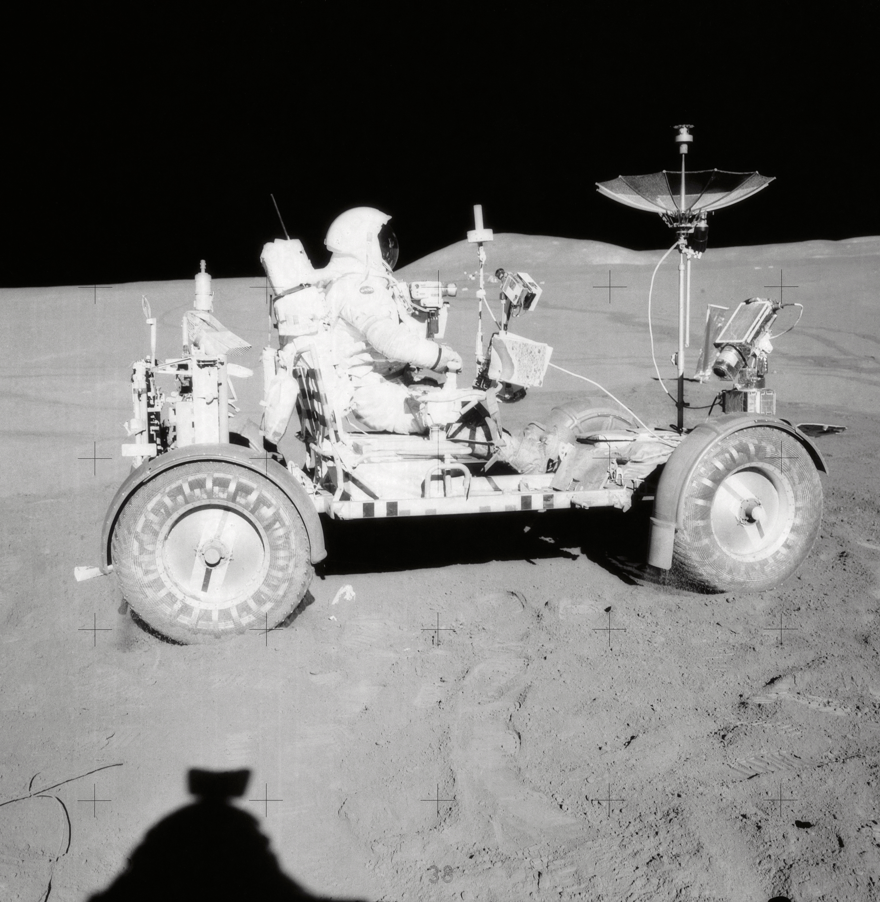 Lunar Rover. AS15-85-11471h