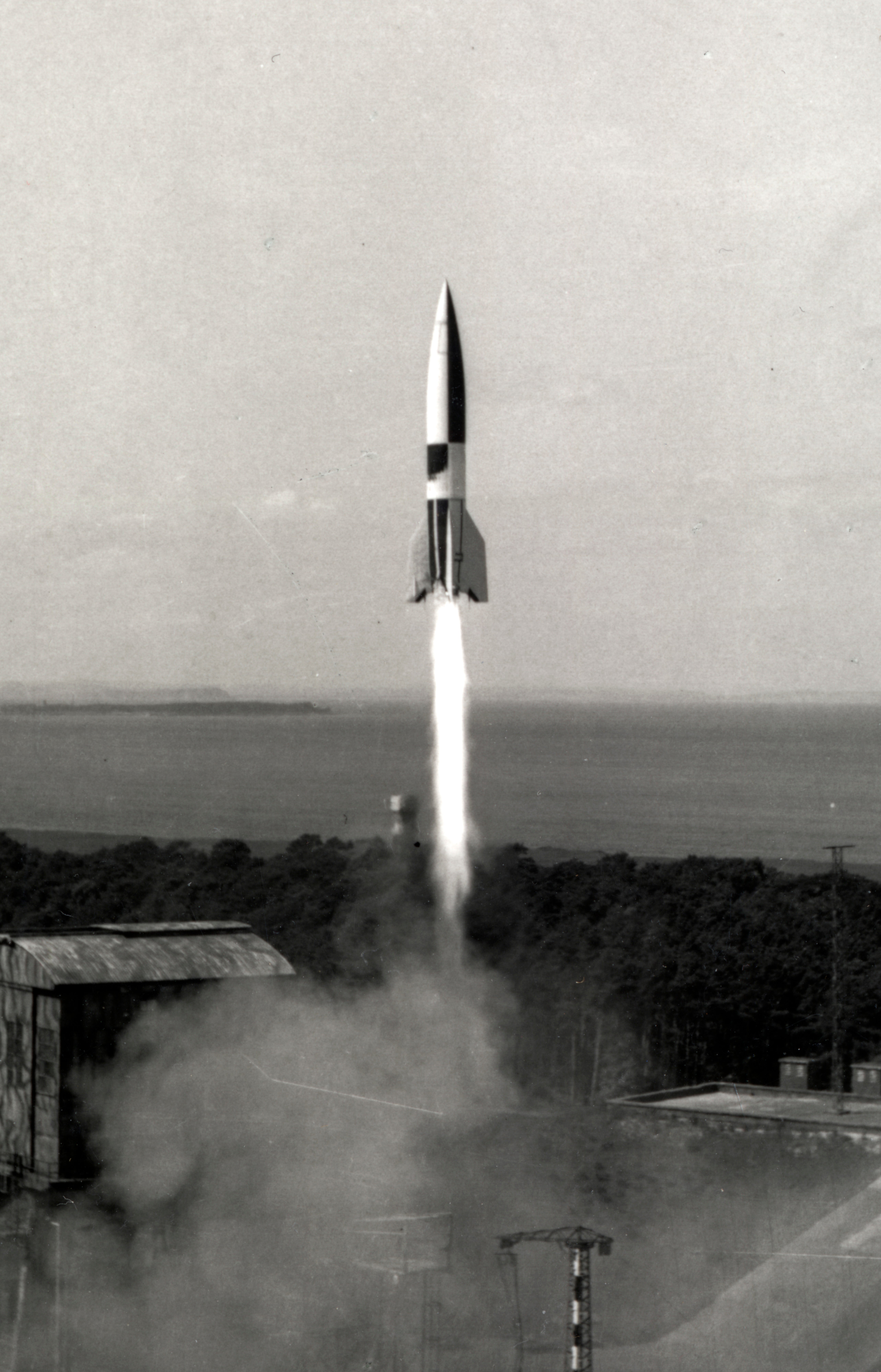 Создание первой баллистической ракеты. Ракеты ФАУ-1 И ФАУ-2. Ракета ФАУ 2. ФАУ-1 баллистическая ракета. Немецкая баллистическая ракета ФАУ-2.