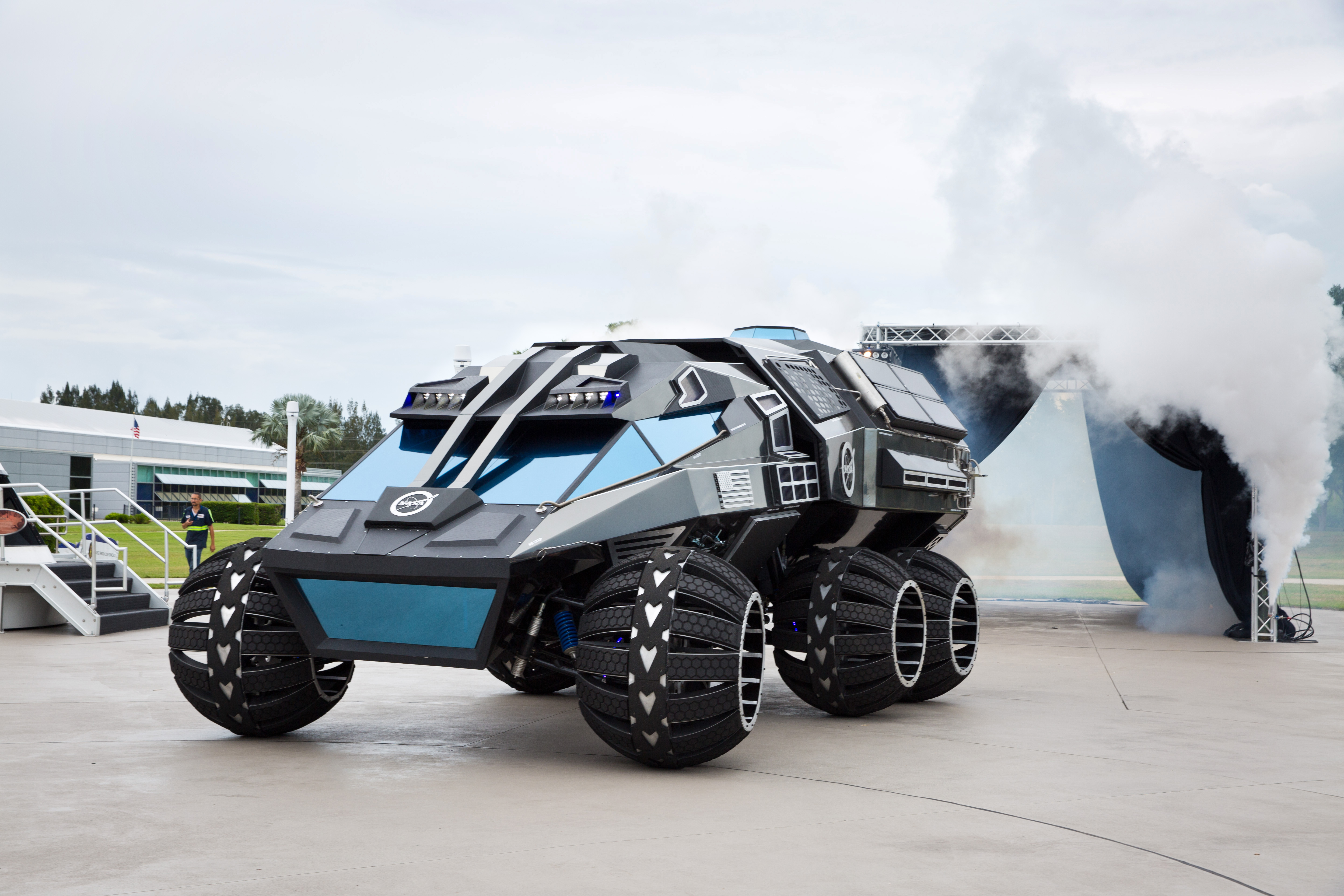 Автомобили и другая техника. Марсианский Ровер концепт. Mars Rover vehicle. Ровер концепт марсоход. Lamborghini Raton 6x6.