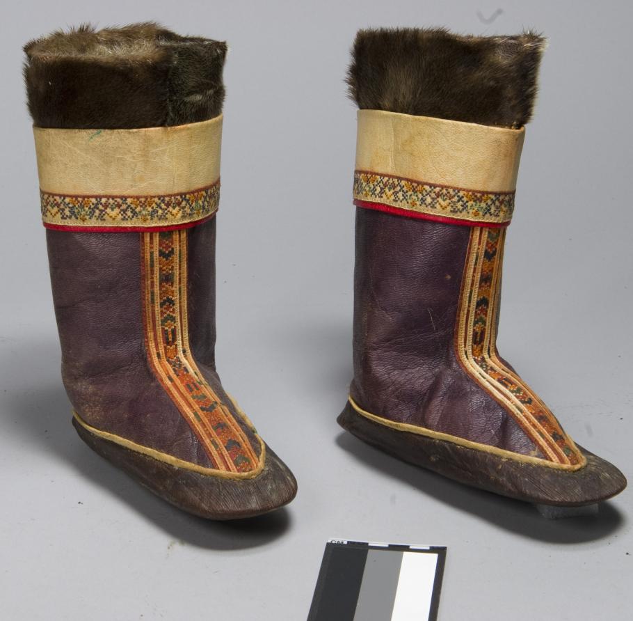 Anne Lindbergh's pair of kamiks