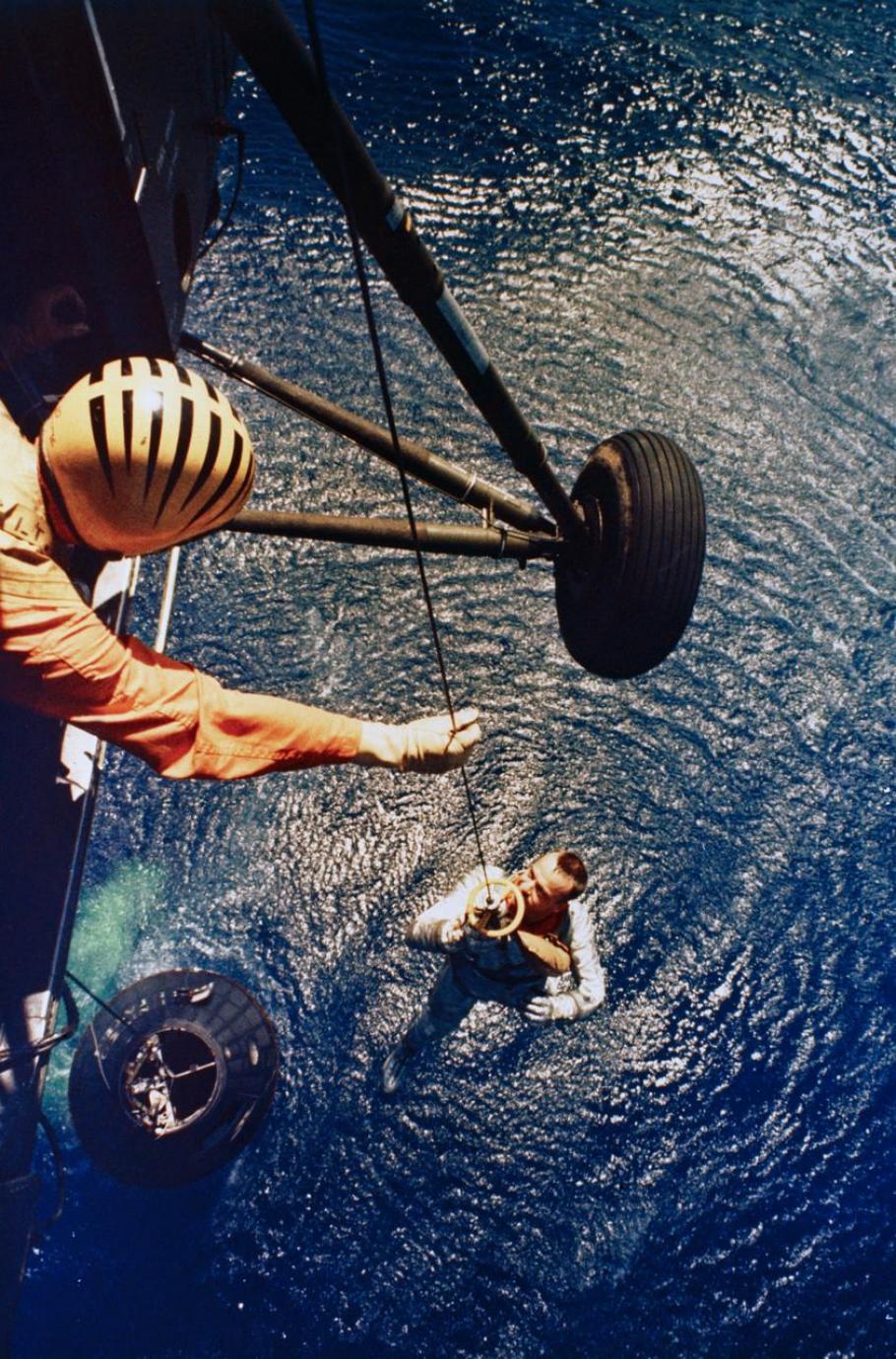 Alan Shepard picked-up Marine helicopter after sub-orbital flight