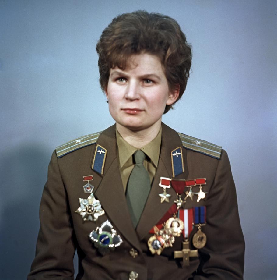 woman in military uniform