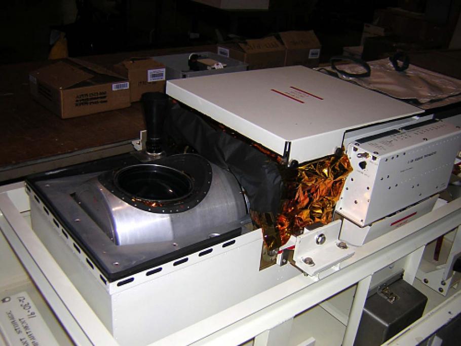 A white rectangular box with a camera emerging.
