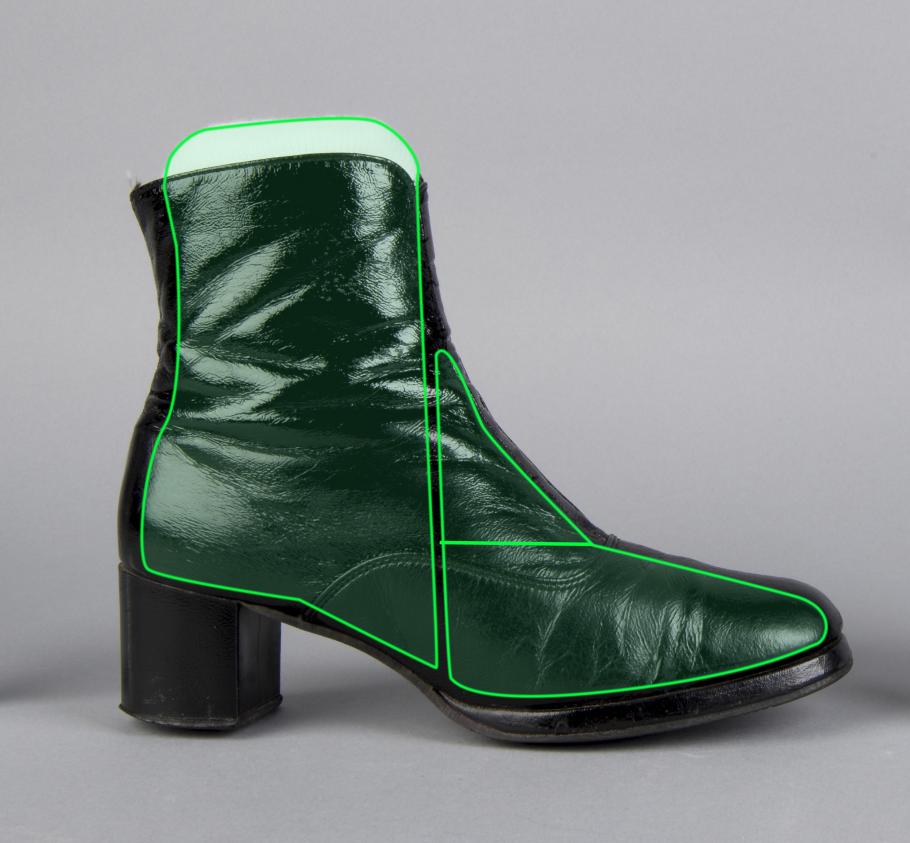 Green outlines indicate location of padding and insert parts that support the shoe while on display