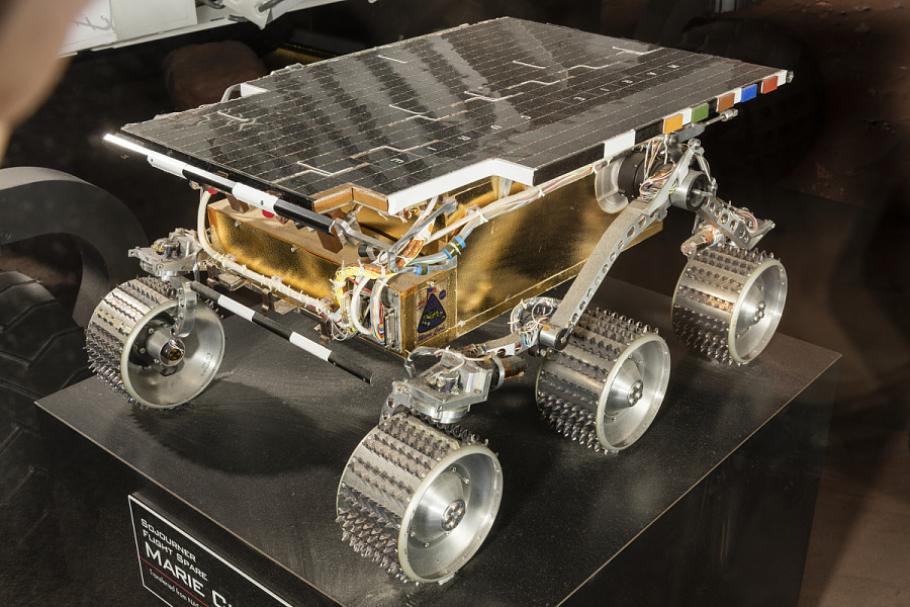 A four wheel Mars rover with a flat top. 