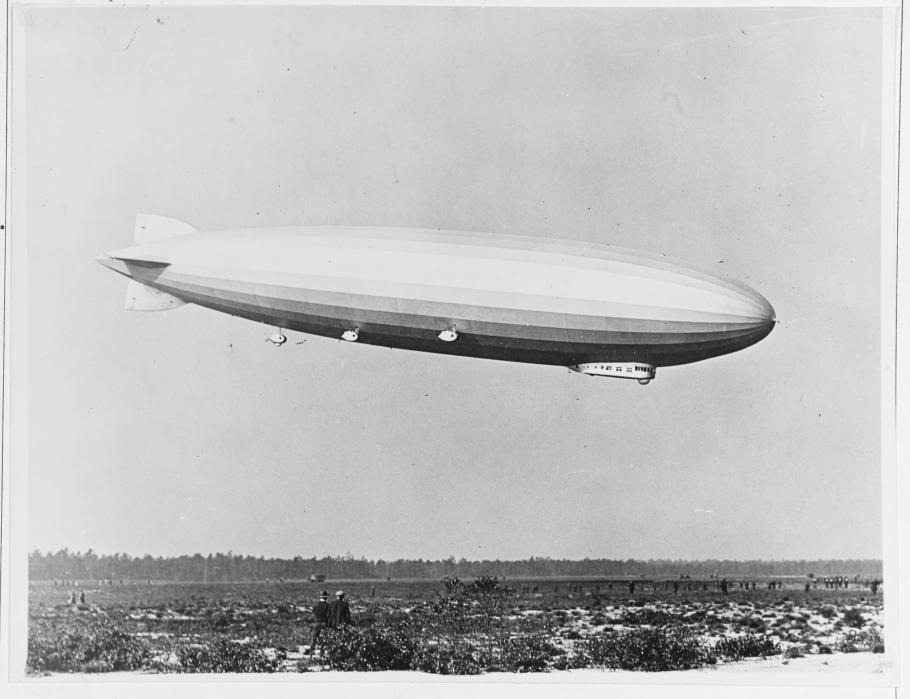 Airship LZ-126 arrives at Naval Air Station Lakehurst, New Jersey, after a flight across the Atlantic from Germany, 15 October 1924. After delivery to the U.S. Navy, it became the USS Los Angeles (ZR-3). Note that the airship has no markings. (Official U.S. Navy Photograph, from the Collections of the Naval History and Heritage Command, NH 42024.)
