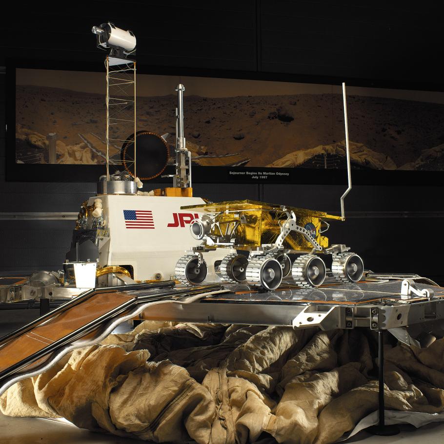 Mars Pathfinder Lander and Sojourner Rover at the Udvar-Hazy Center