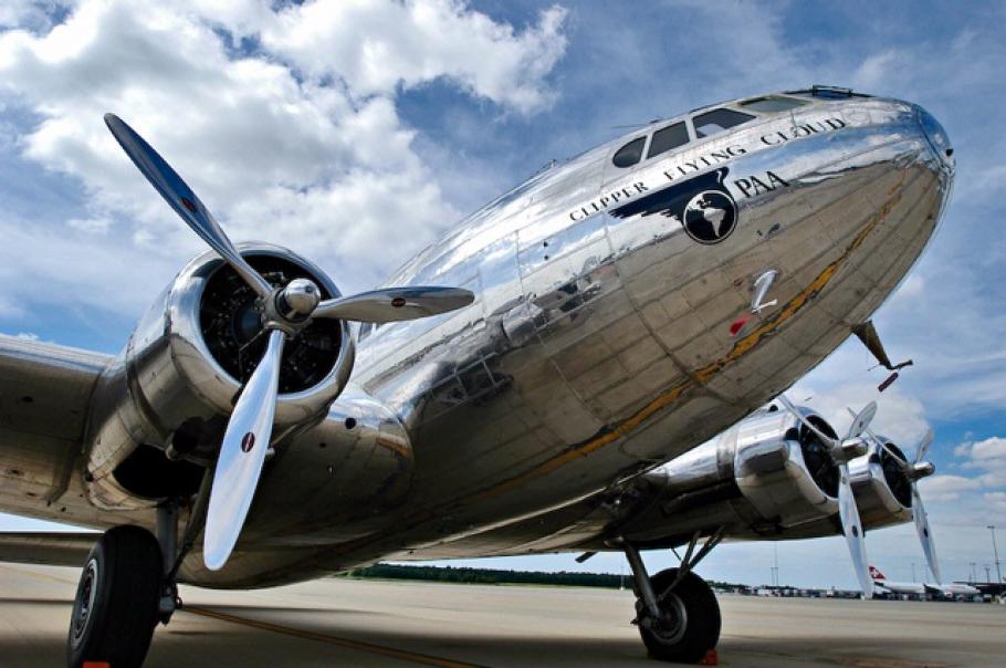 Boeing 307 Stratoliner "Clipper Flying Cloud"