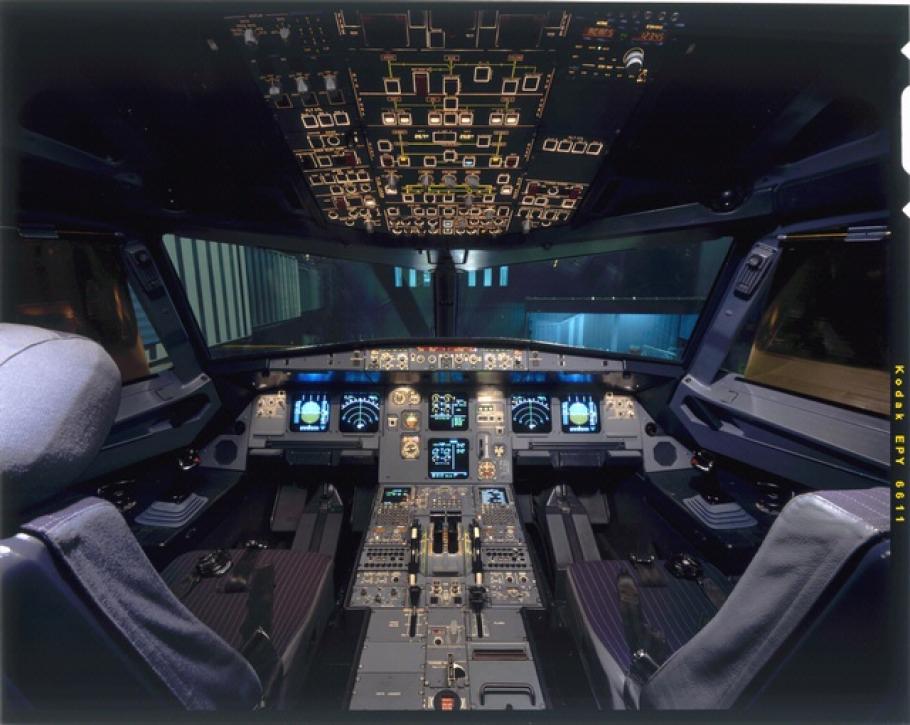Airbus A320 Cockpit on exhibit in America by Air