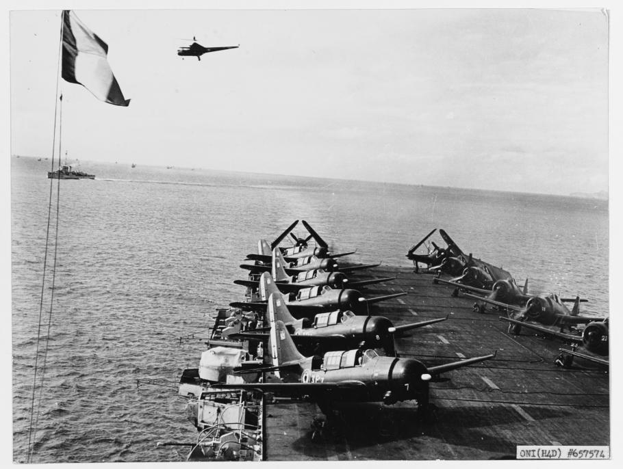 Helldivers of the Aeronavale aboard the French carrier Arromanches