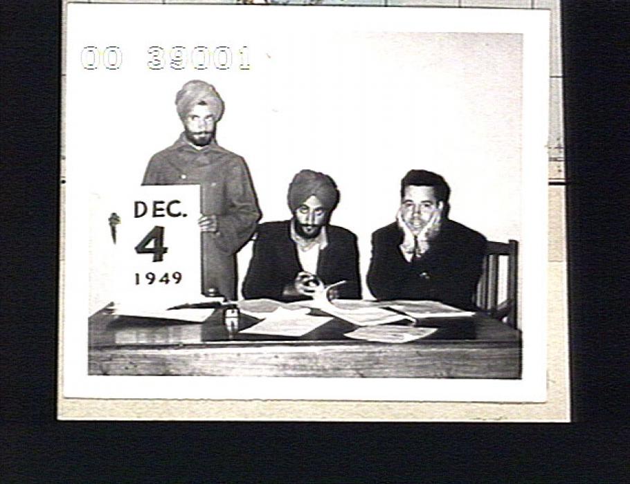 videodisc image capture Lanphier with two men in Delhi