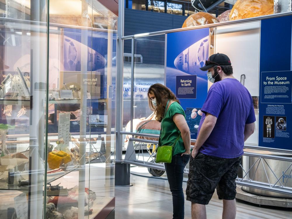 James S. McDonnell Space Hangar at the Steven F. Udvar-Hazy Center — Google  Arts & Culture