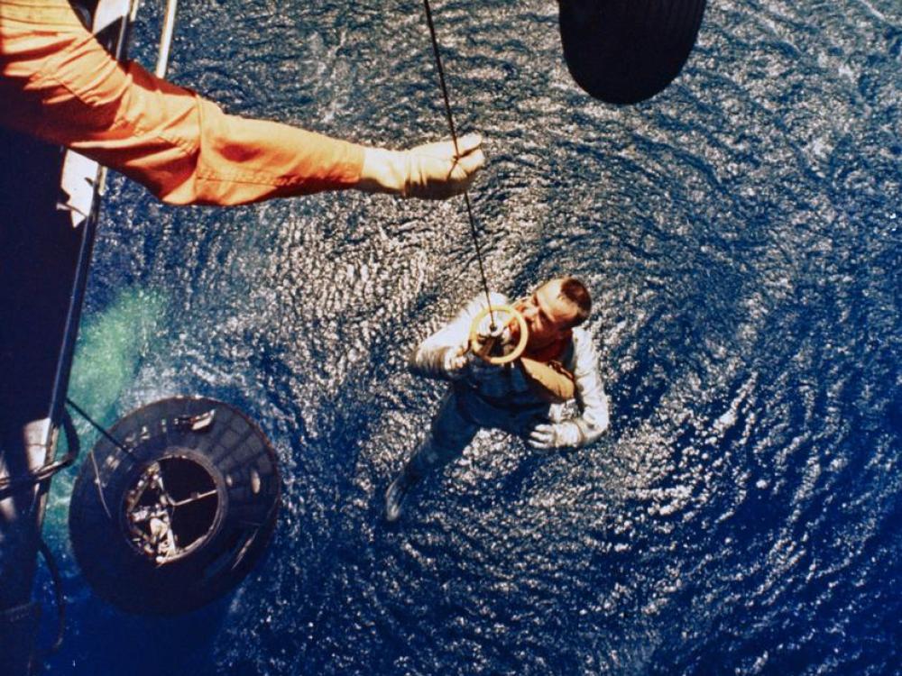 Alan Shepard picked-up Marine helicopter after sub-orbital flight