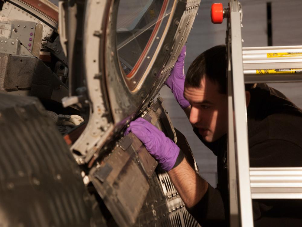 Reinstalling the Gemini IV Hatch