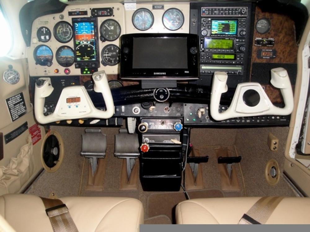 Beechcraft Bonanza F33A Interior