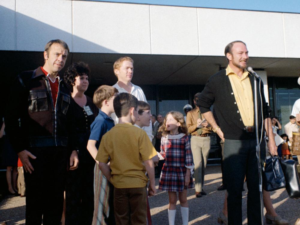 Apollo 14 Crew Speak to an Audience