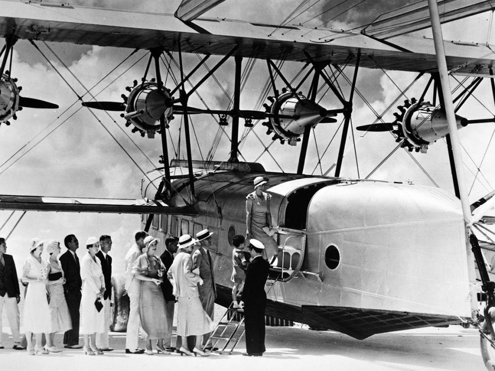 Pan Am Sikorsky S-40 with passengers boarding