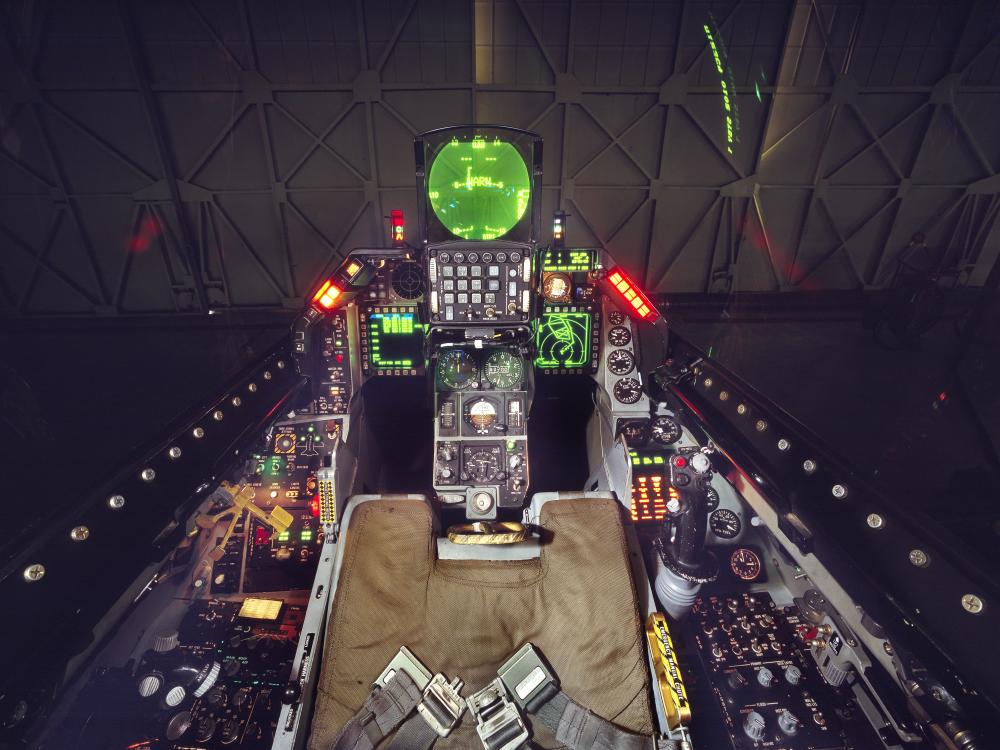 General Dynamics F-16 Fighting Falcon Cockpit