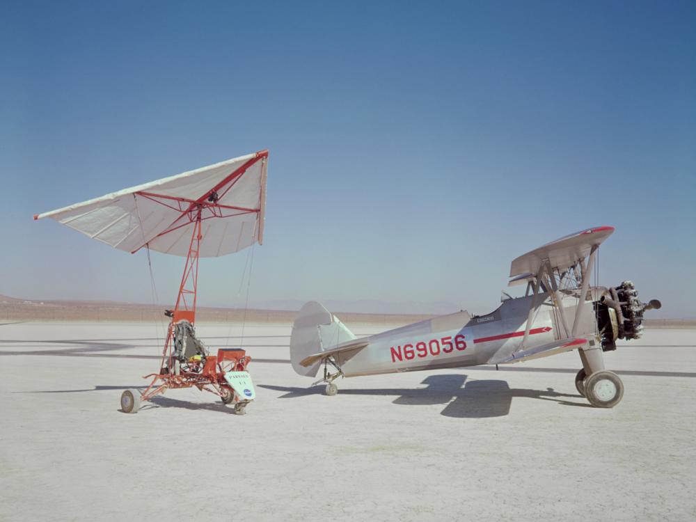 Parasev 1A and Stearman Tow Plane