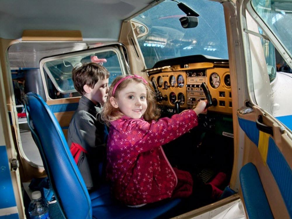 Exploring the Cessna Cockpit