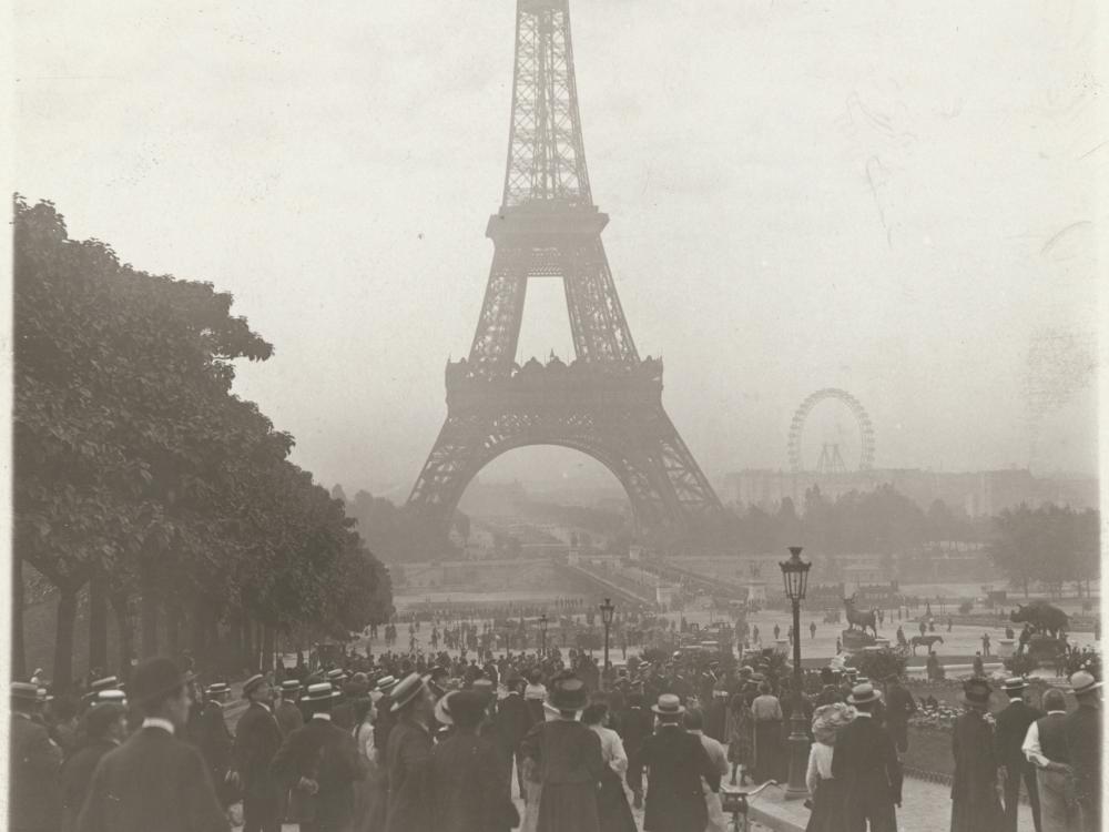 Airplane and the Eiffel Tower