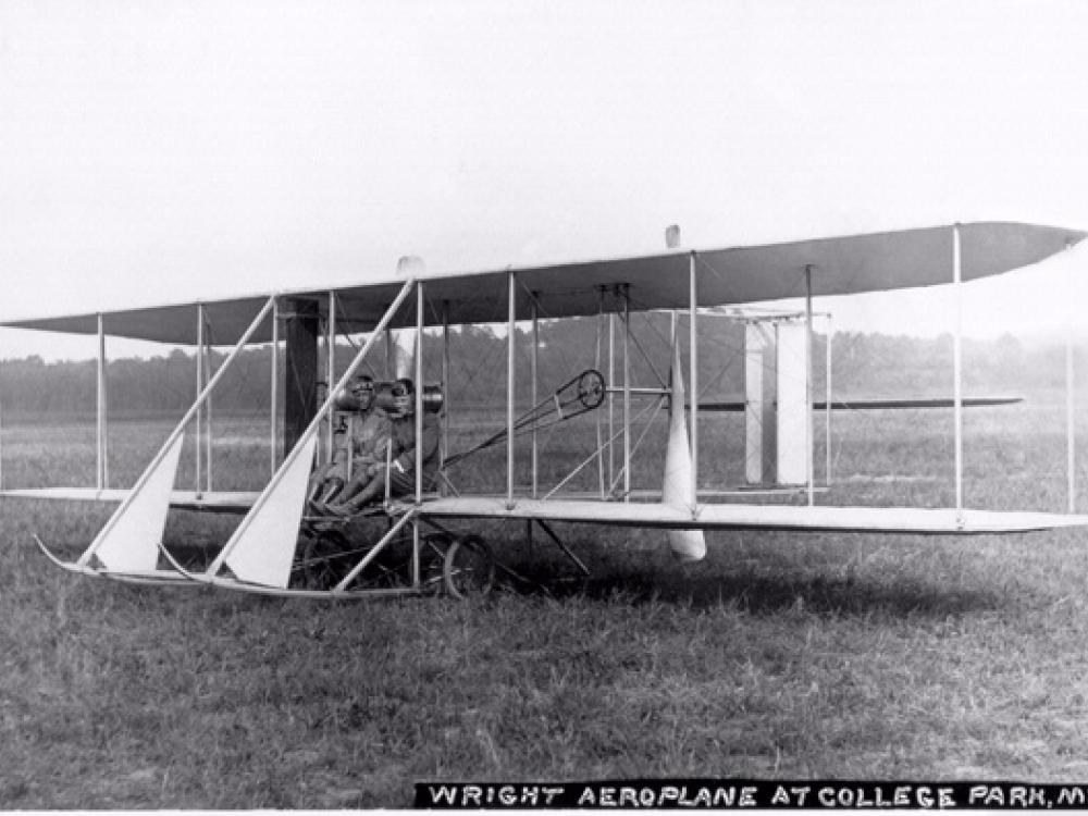 A front-facing view of the Wright Model B, a biplane for sale by the Wright brothers.