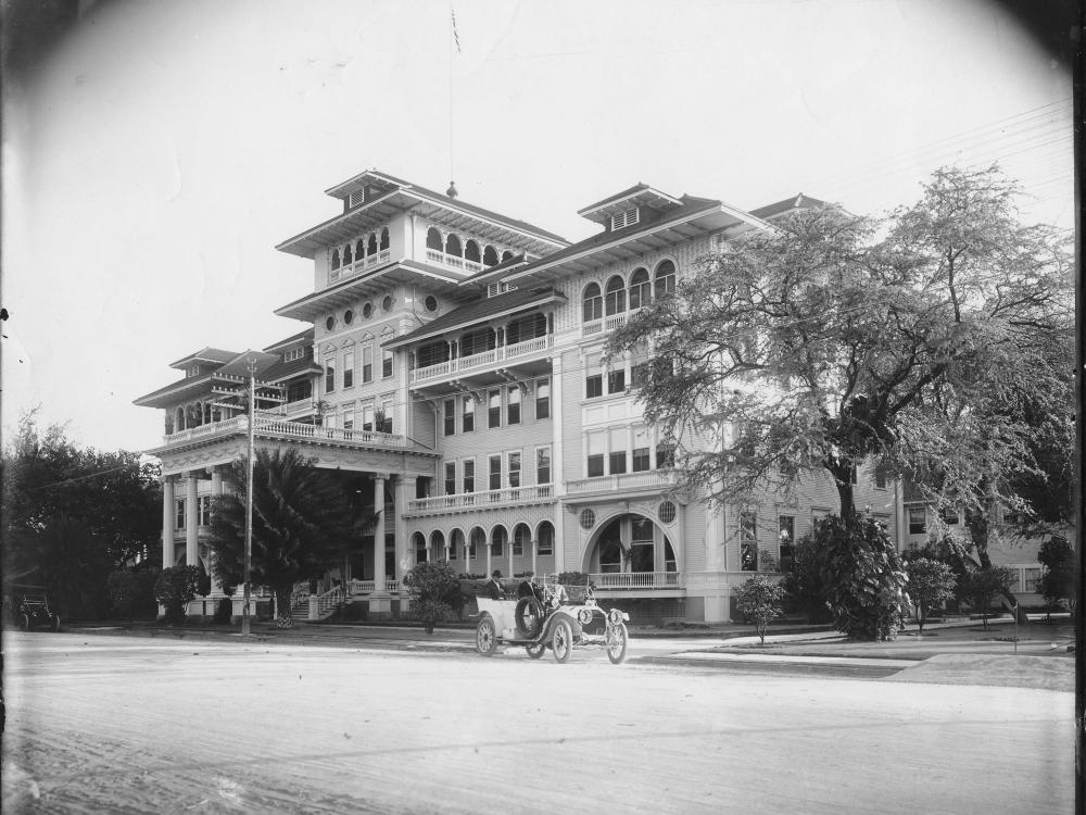 Moana Hotel on Waikiki Beach