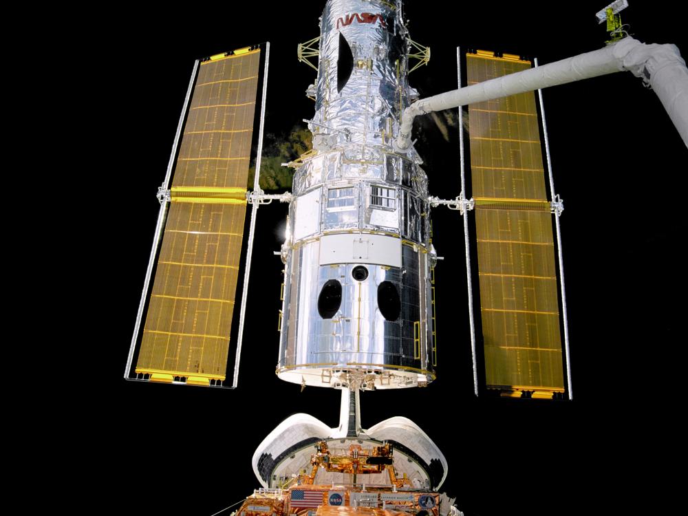 Hubble Space Telescope with <em>Discovery</em>