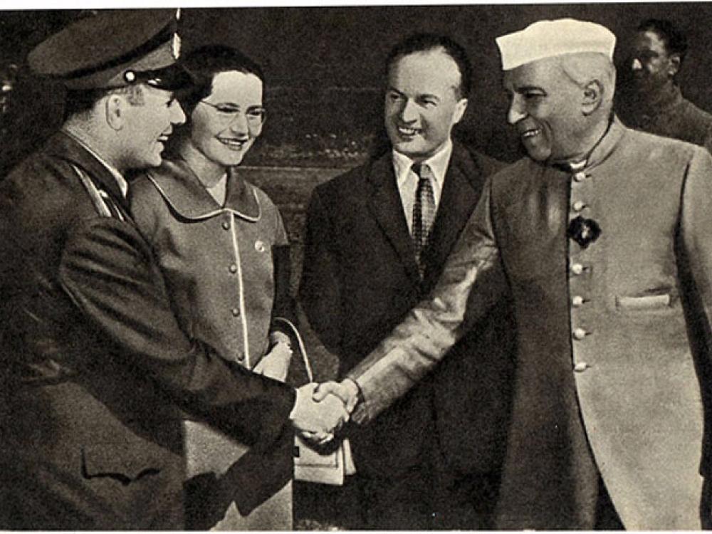 Yuri Gagarin meets Indian Prime Minister Jawaharlal Nehru. 