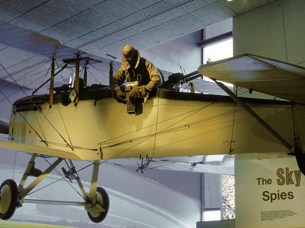 De Havilland DH-4 in Looking at Earth