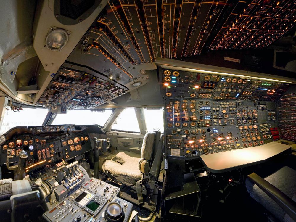 Boeing 747 Cockpit in America by Air