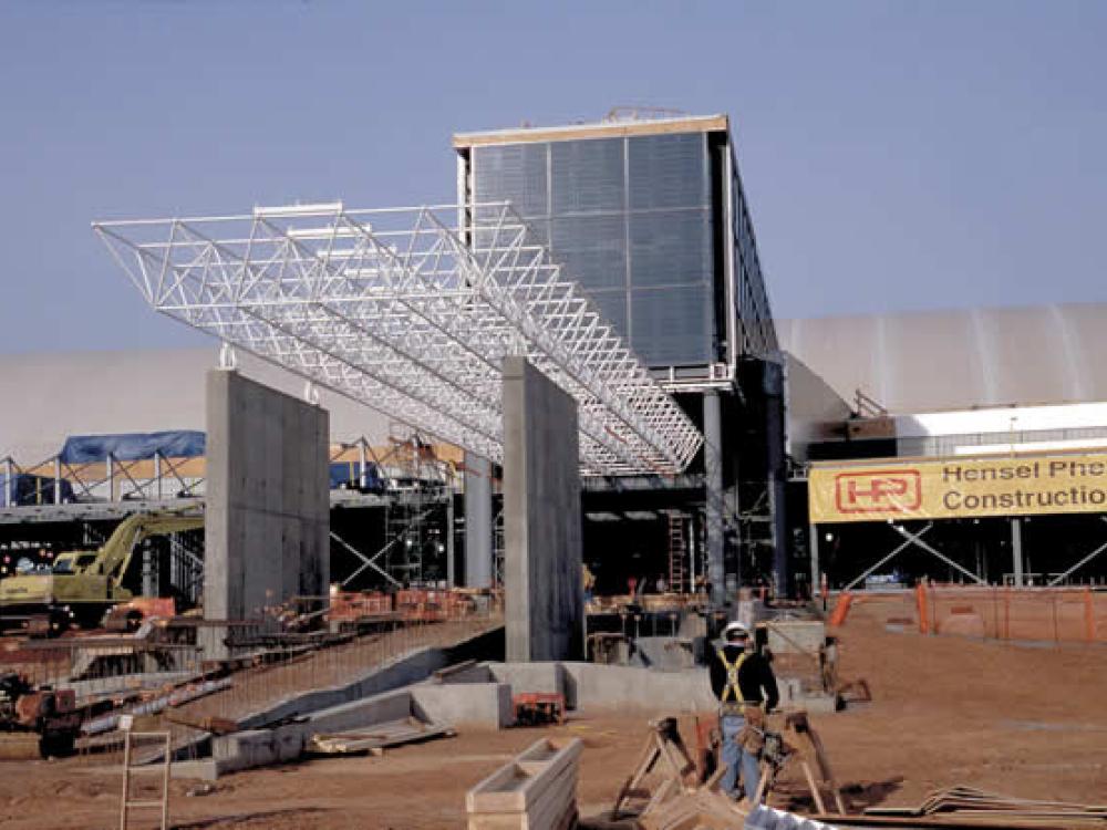 Udvar-Hazy Center entrance with porte-cochère