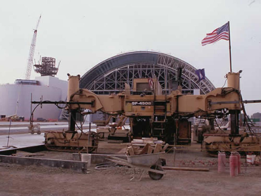 Laying the Udvar-Hazy Center concrete apron