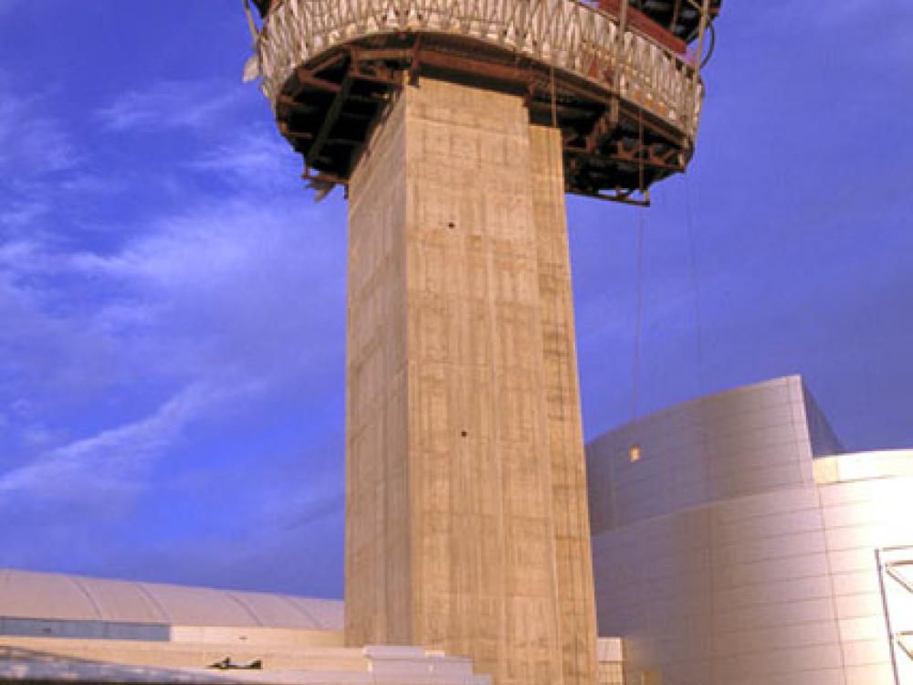 Udvar-Hazy Center Engen Tower reaches the sky