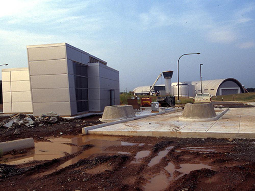 Entrance to Udvar-Hazy Center grounds