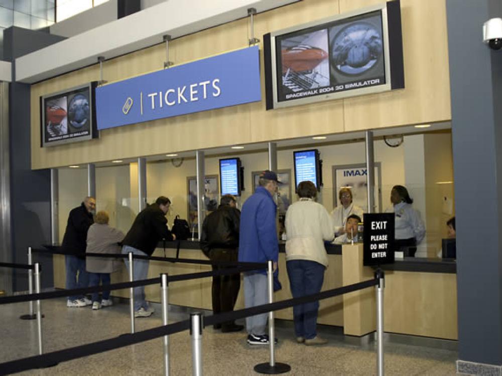 Visitors are Inspired by the New Udvar-Hazy Center