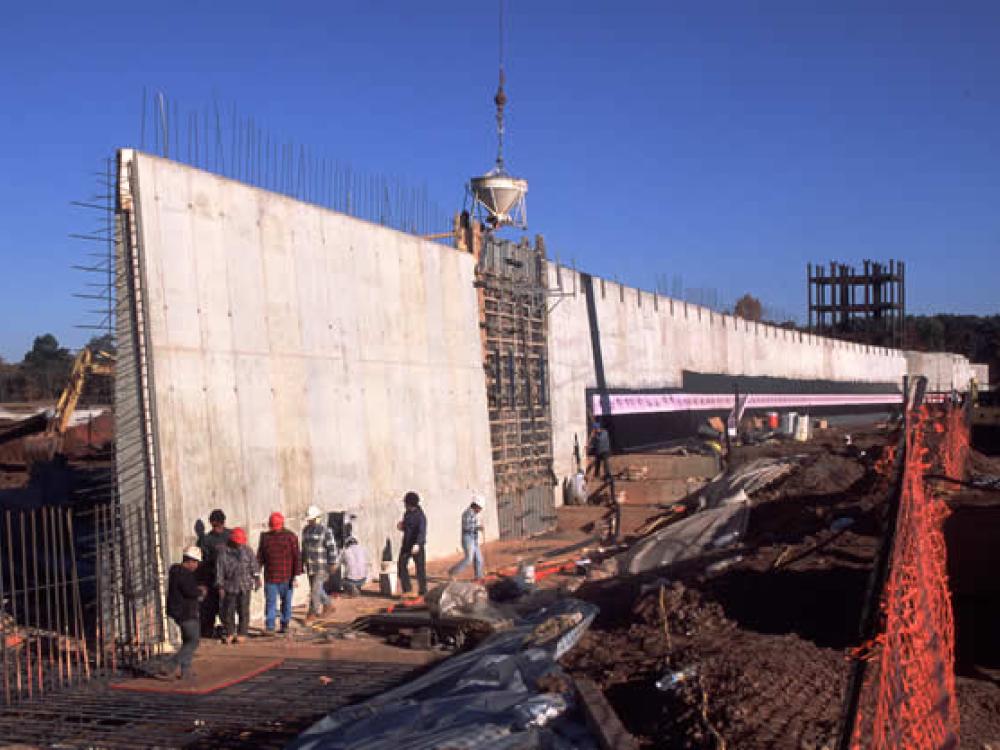 Udvar-Hazy Center East  wall nears completion