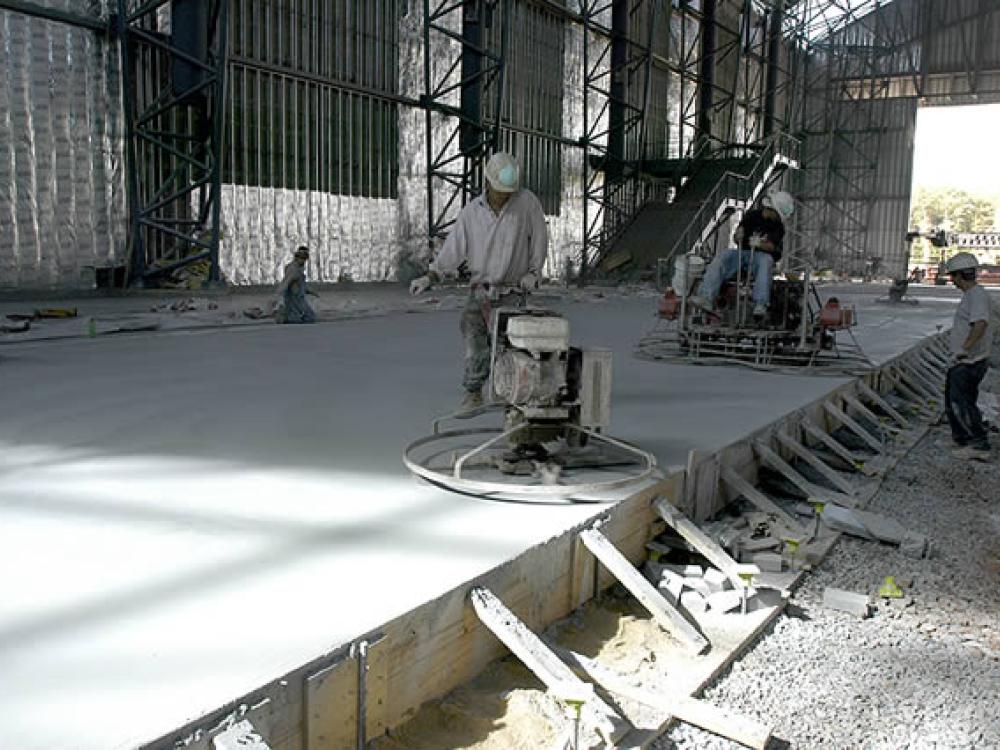 Laying the Udvar-Hazy Center Space Hangar floor