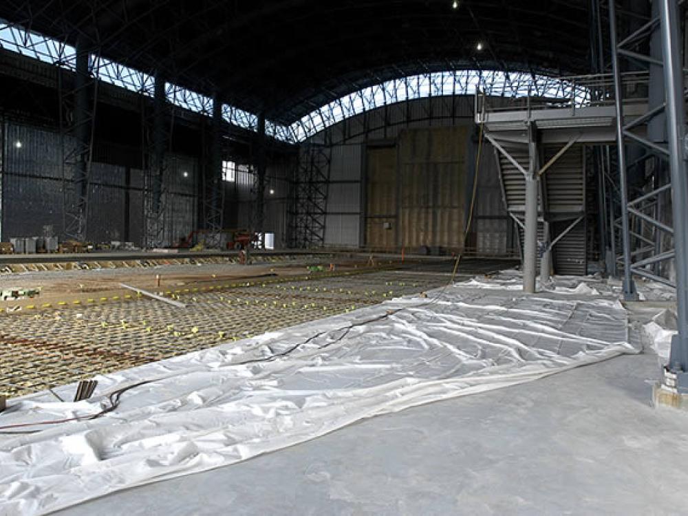 Laying the Udvar-Hazy Center Space Hangar floor