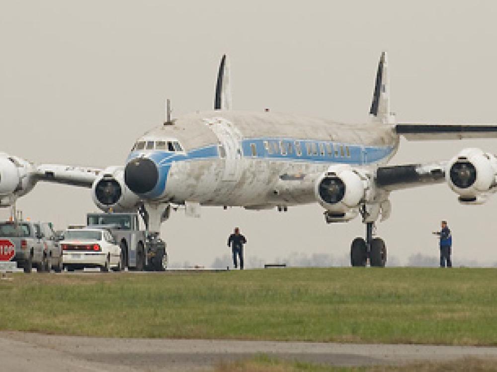 Lockheed Constellation Moves to Udvar-Hazy Center