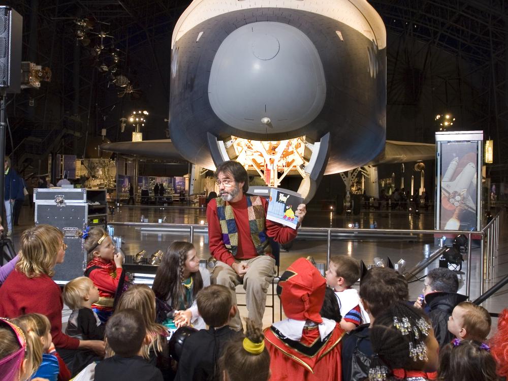 Story Time at Air & Scare at the Udvar-Hazy Center