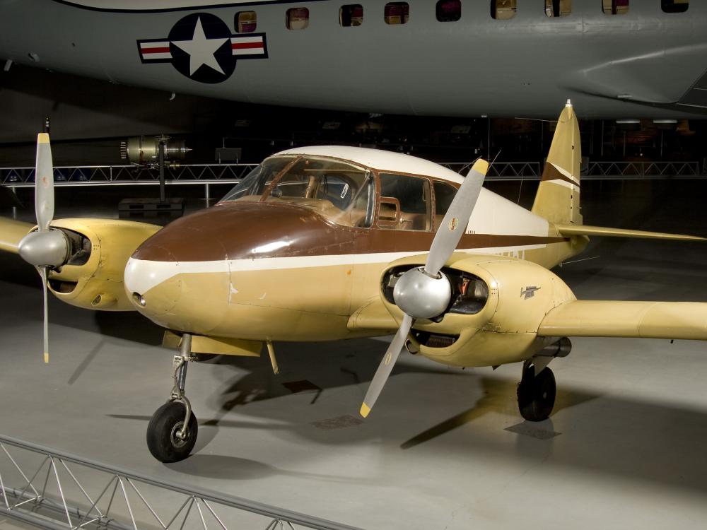 Piper Apache at the Udvar-Hazy Center