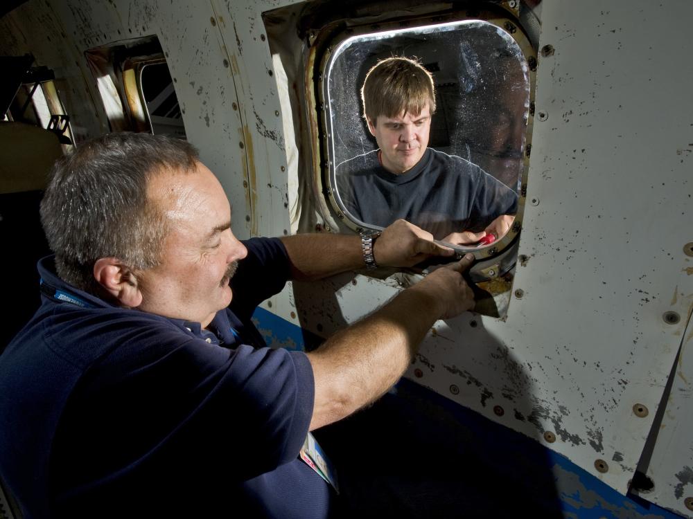 Lockheed Constellation Gets New Windows