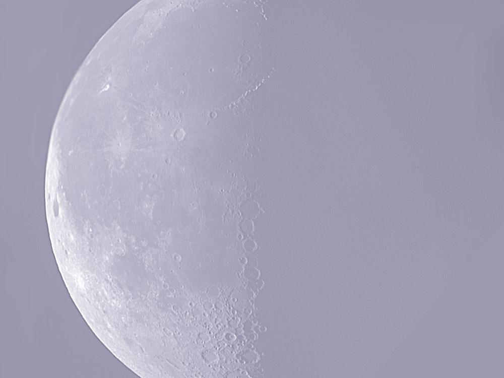 Image of the Moon in its last quarter phase during daytime hours.