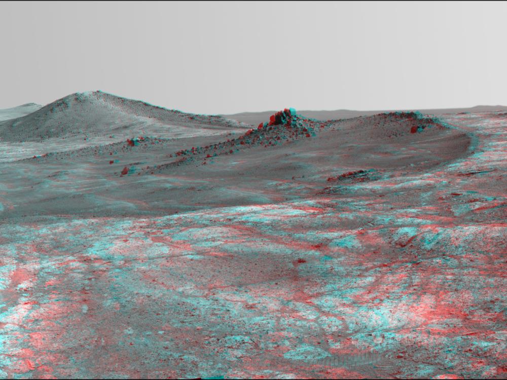 3D Anaglyph of Spirit of St. Louis formation on Mars