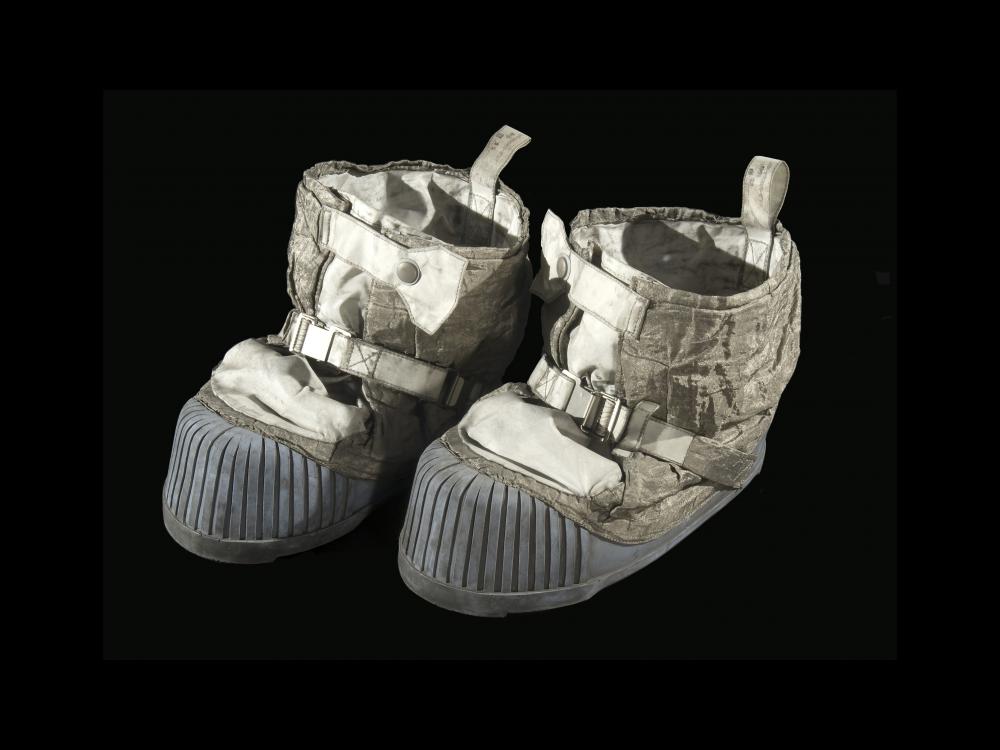 Moon boot discount material nasa