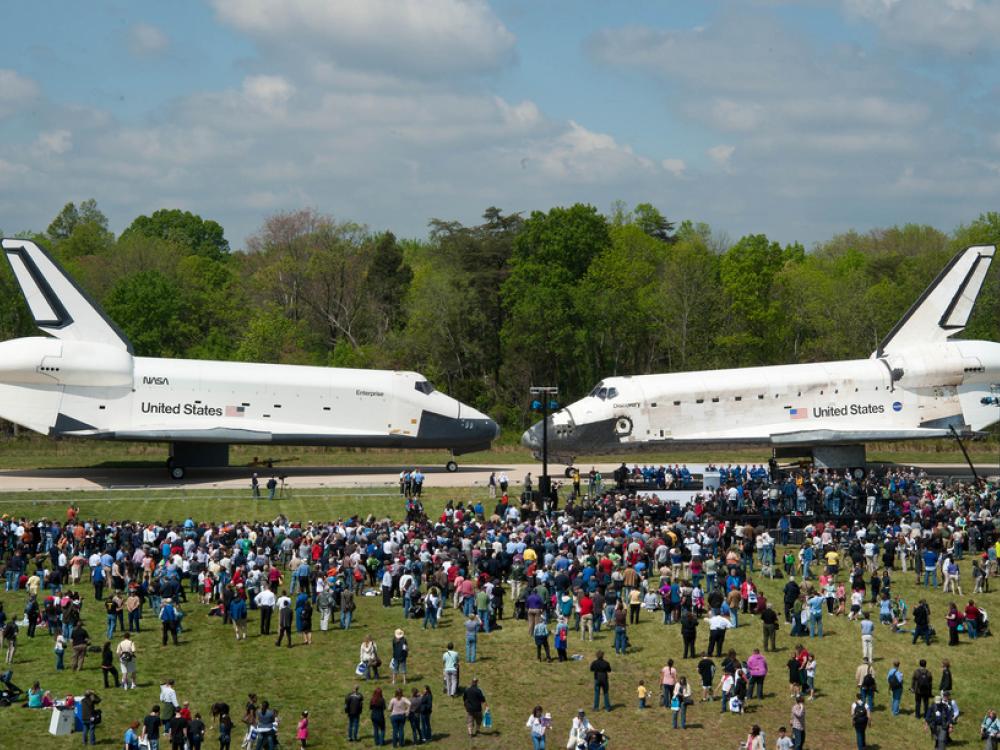who received the space shuttles