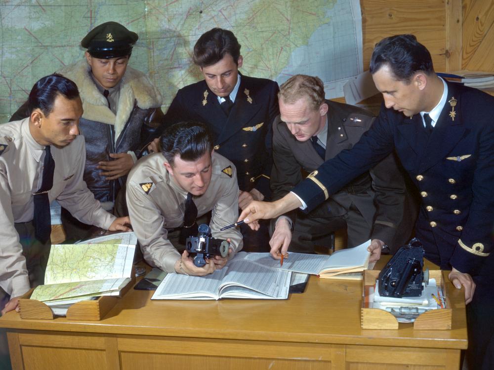 Brazilian naval and army aviators learn how to use an aeronautical sextant