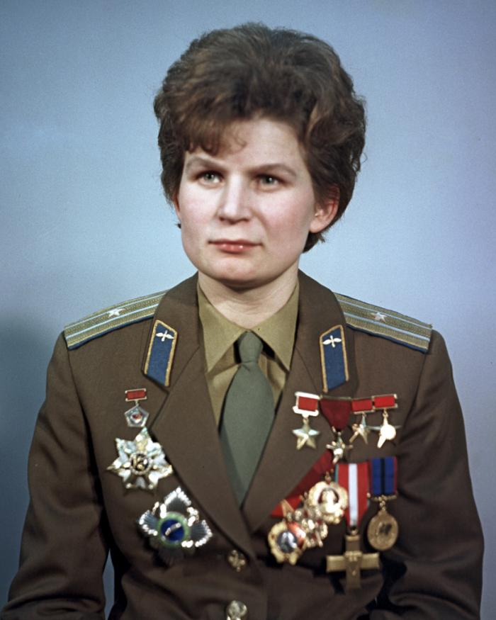woman in military uniform